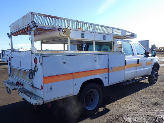 Image of Ford F-550 equipment image 2