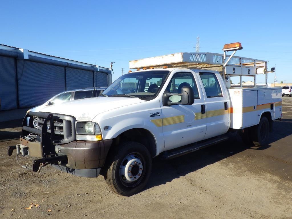 2002 Ford F-550 Equipment Image0