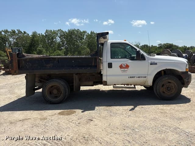 Image of Ford F-550 equipment image 3