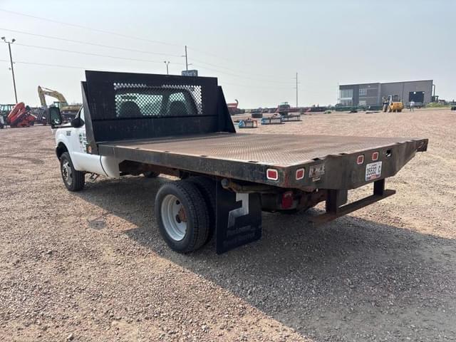 Image of Ford F-550 equipment image 3