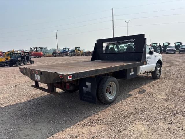 Image of Ford F-550 equipment image 2