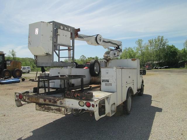 Image of Ford F-550 equipment image 2