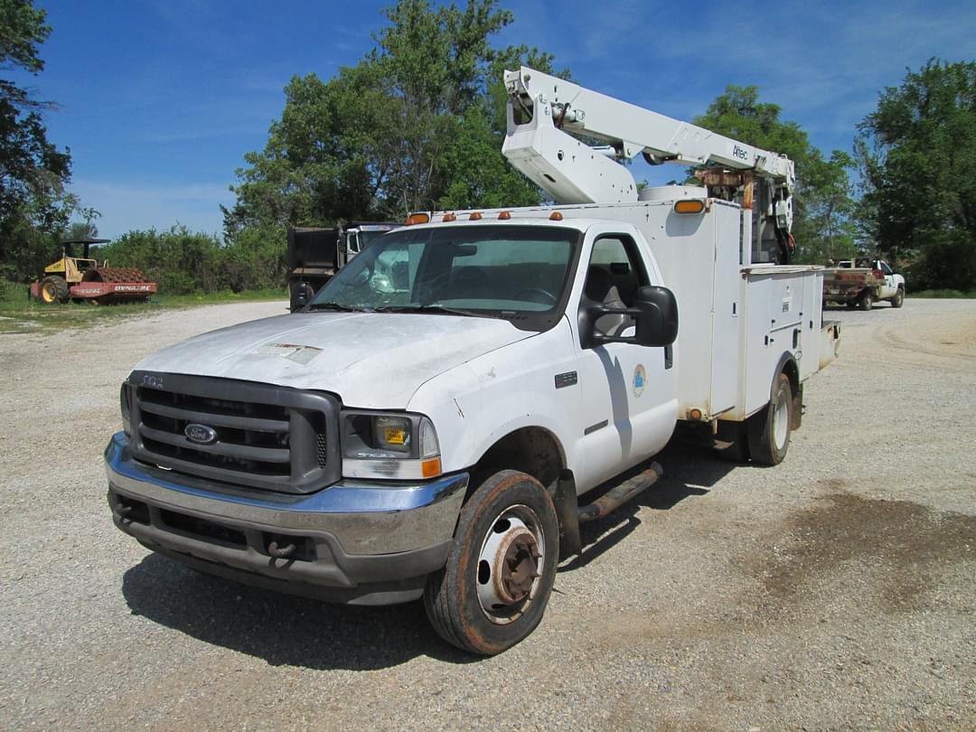 Image of Ford F-550 Primary image