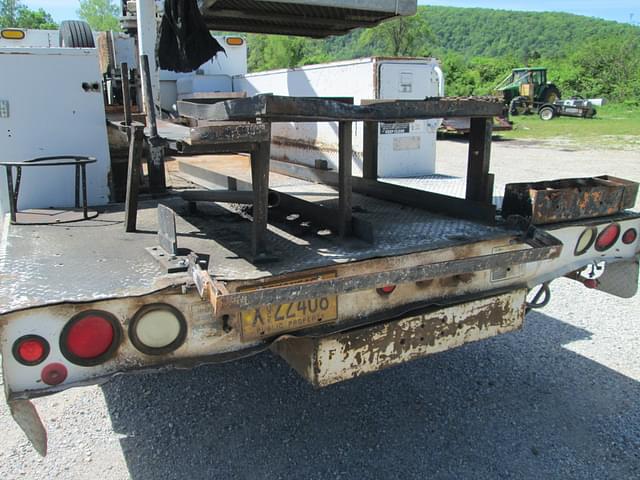 Image of Ford F-550 equipment image 4