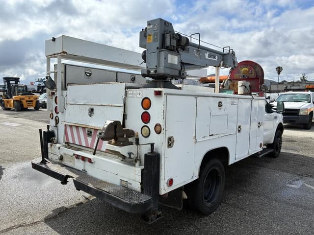 Image of Ford F-550 equipment image 2