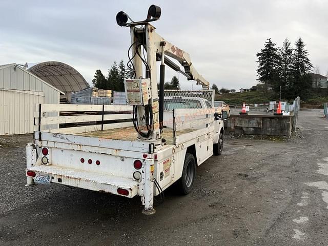 Image of Ford F-550 equipment image 4