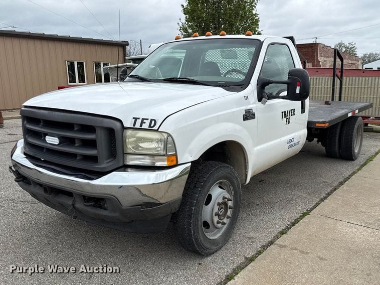 2002 Ford F-550 Equipment Image0