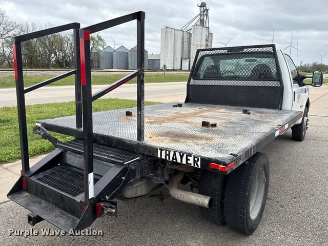Image of Ford F-550 equipment image 4