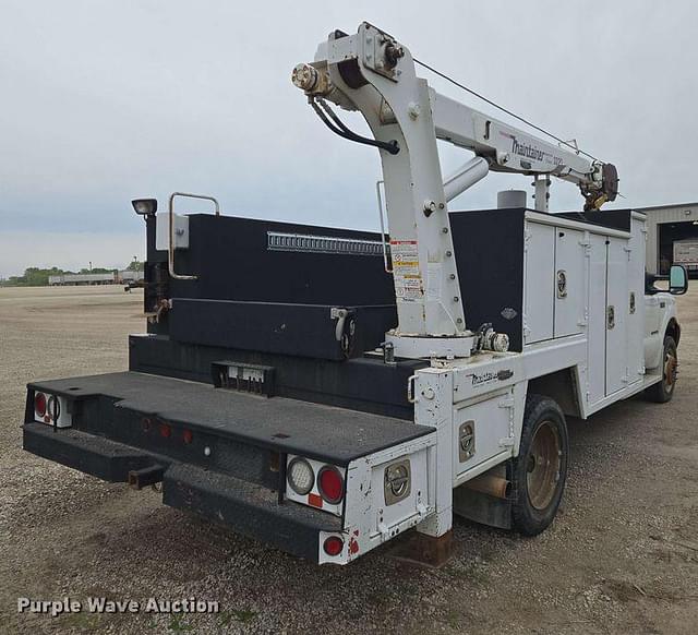 Image of Ford F-550 equipment image 4