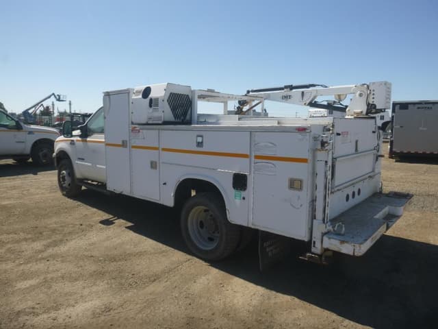 Image of Ford F-550 equipment image 3