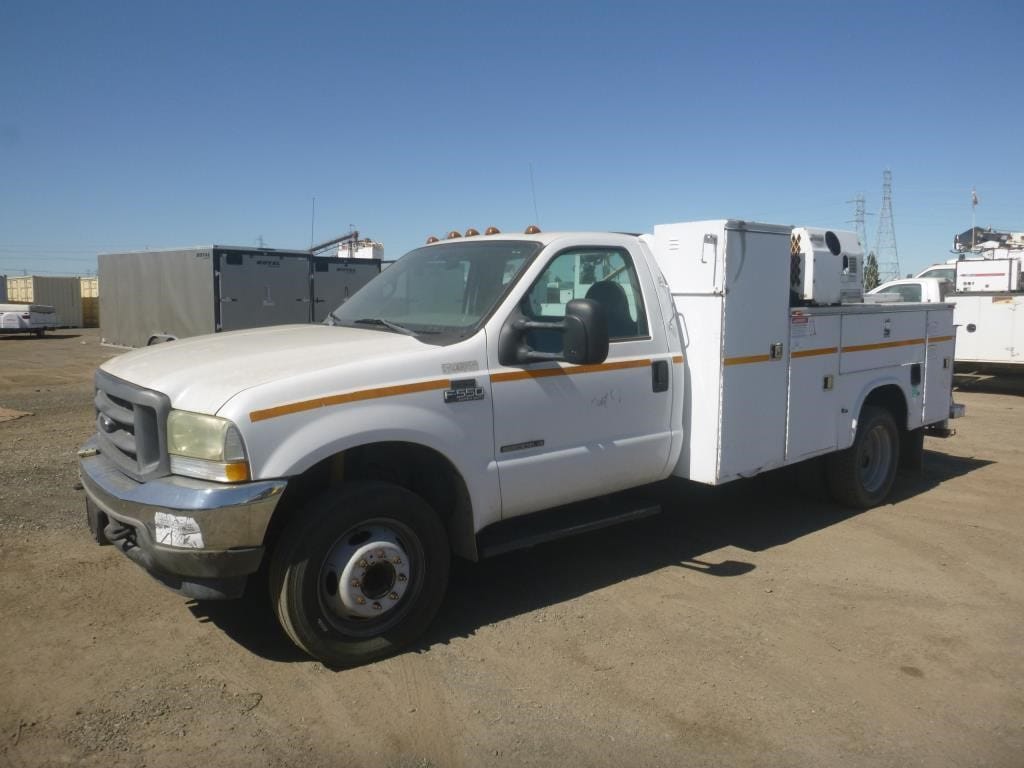 2002 Ford F-550 Equipment Image0