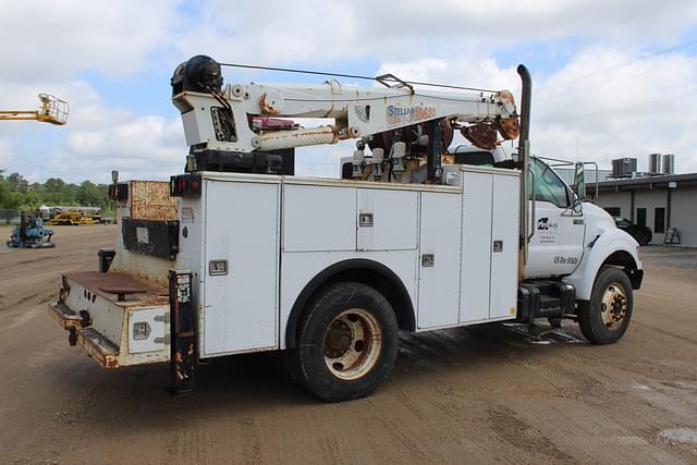 Image of Ford F-650 equipment image 3