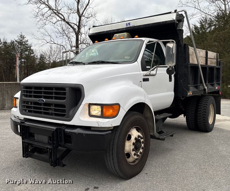 2002 Ford F-650 Equipment Image0