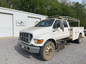 2002 Ford F-650 Image