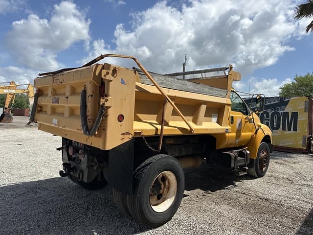 Image of Ford F-750 equipment image 1