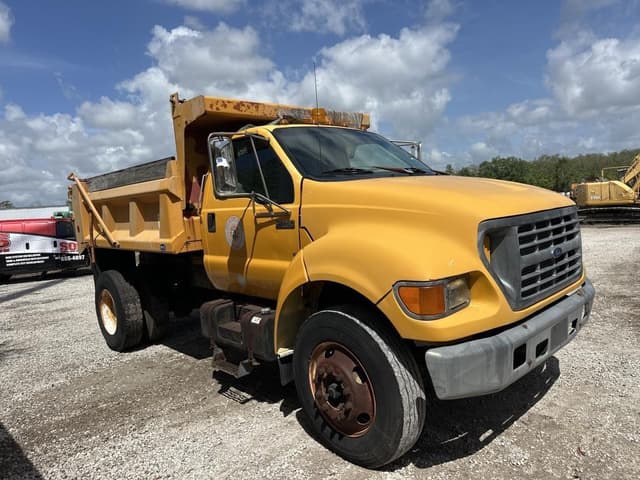 Image of Ford F-750 equipment image 2