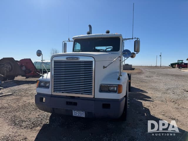 Image of Freightliner FLD120 equipment image 1