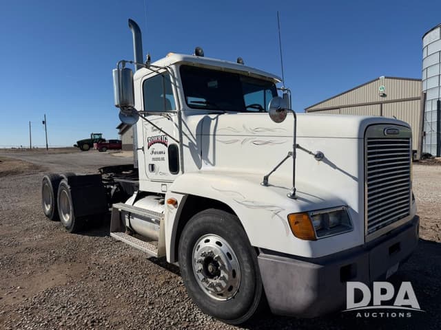 Image of Freightliner FLD120 equipment image 4
