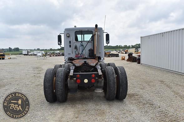 Image of Freightliner Century 112 equipment image 4