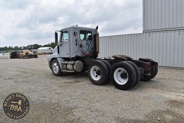 Image of Freightliner Century 112 equipment image 3