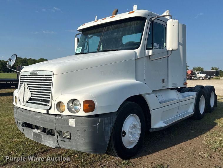 2002 Freightliner Century Class Equipment Image0