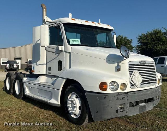 Image of Freightliner Century Class equipment image 2
