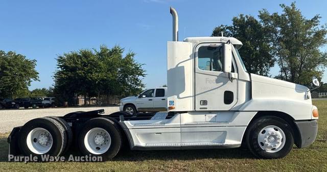 Image of Freightliner Century Class equipment image 3