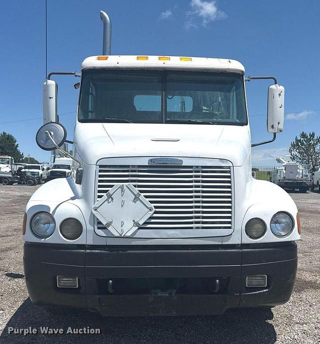 Image of Freightliner Century Class equipment image 1