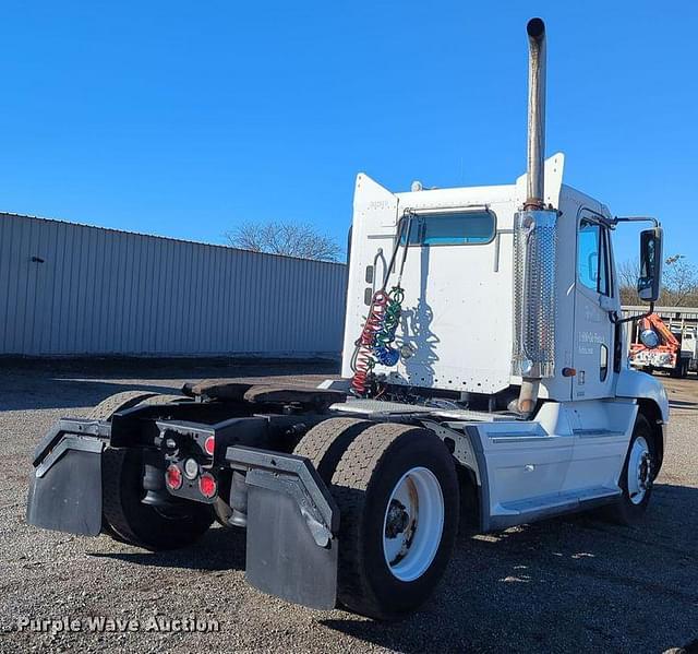 Image of Freightliner Century Class equipment image 4