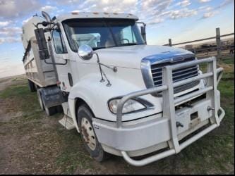 2002 Freightliner Columbia 120 Equipment Image0