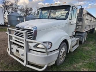 Image of Freightliner Columbia 120 equipment image 1