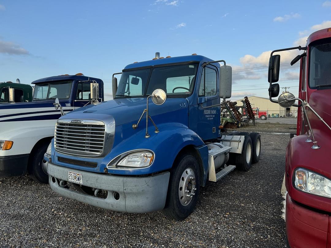 Image of Freightliner Columbia 120 Primary image