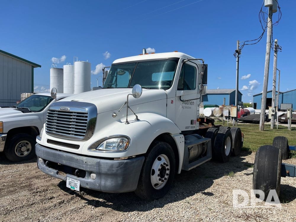2002 Freightliner Columbia Equipment Image0