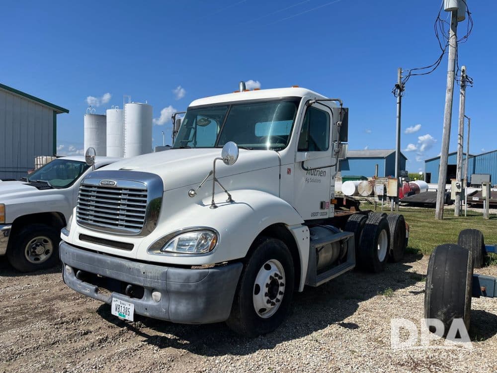 Image of Freightliner Columbia Primary image