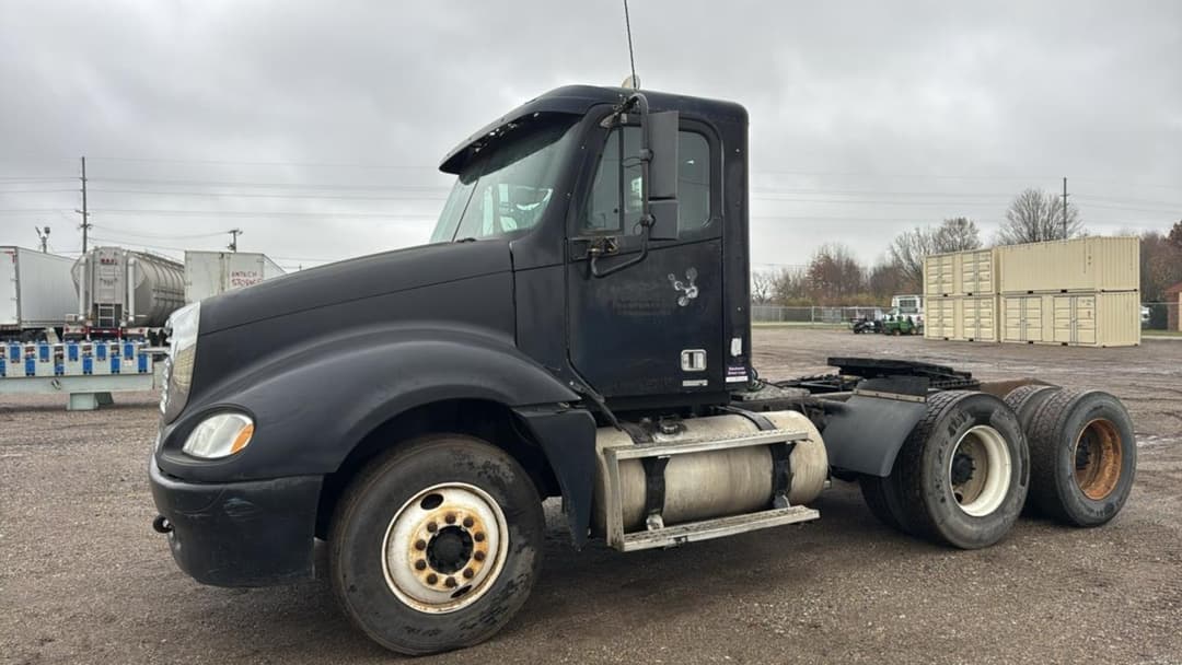 Image of Freightliner Columbia Primary image