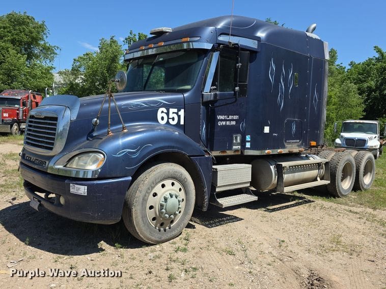 2002 Freightliner Columbia Equipment Image0