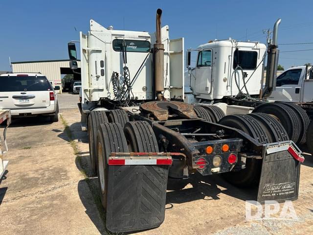Image of Freightliner Columbia equipment image 4