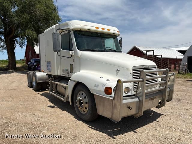 Image of Freightliner CST120 equipment image 2