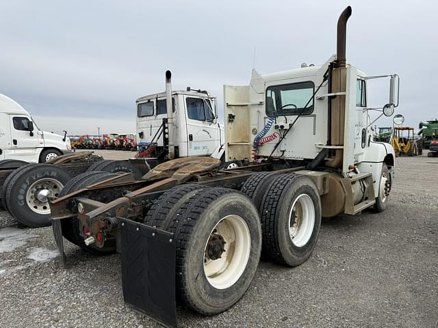 Image of Freightliner FD1 equipment image 3