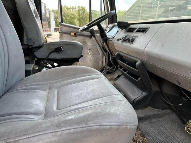 Image of Freightliner FL70 equipment image 2