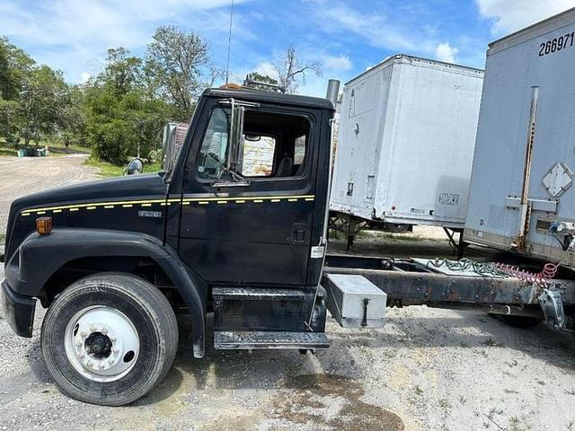 Image of Freightliner FL70 equipment image 1