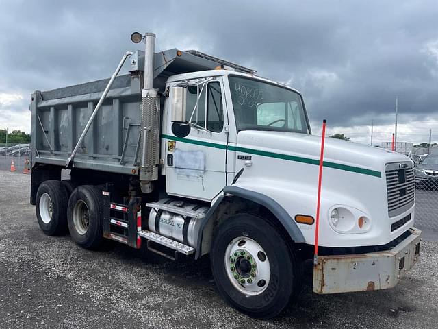 Image of Freightliner FL112 equipment image 3