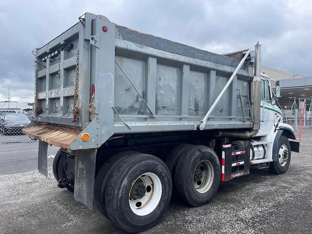 Image of Freightliner FL112 equipment image 2