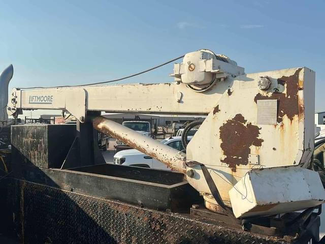 Image of Freightliner FL60 equipment image 4