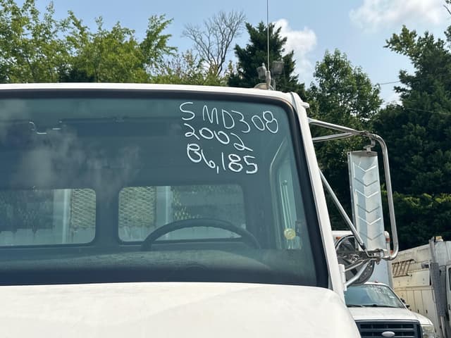 Image of Freightliner FL60 equipment image 1