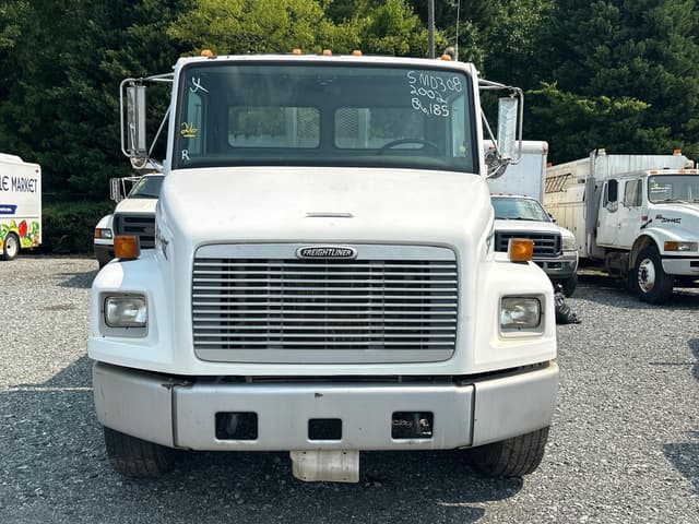 Image of Freightliner FL60 equipment image 2
