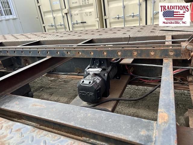 Image of Freightliner FL60 equipment image 4