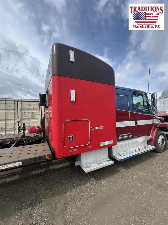 Image of Freightliner FL60 equipment image 1