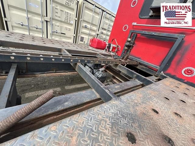 Image of Freightliner FL60 equipment image 3