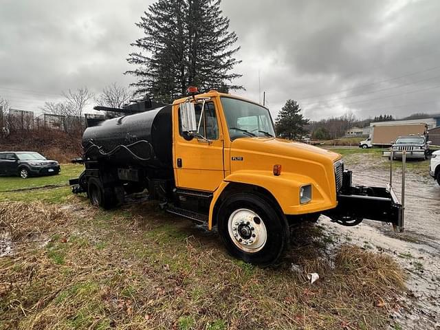 Image of Freightliner FL70 equipment image 1